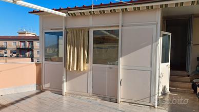 veranda con una parte finestrata