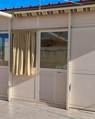 veranda con una parte finestrata
