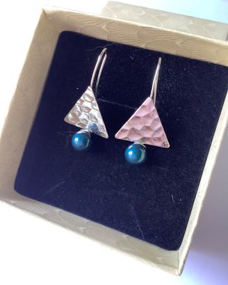 Orecchini design moderno con perla