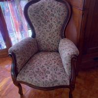 Poltrona in legno imbottita