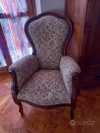 Poltrona in legno imbottita