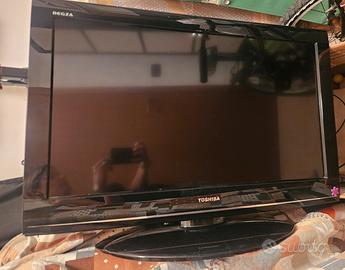 TV Toshiba Regza LCD 32" con telecomando