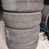 Cerchi in lega con gomme