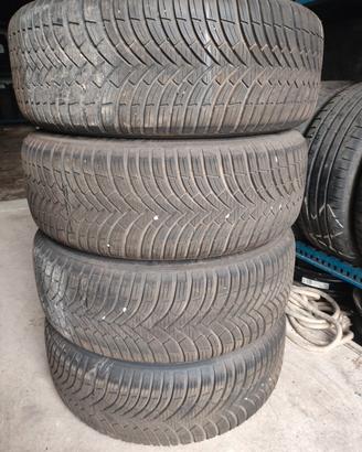 Cerchi in lega con gomme