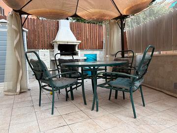 Tavolo e sedie giardino