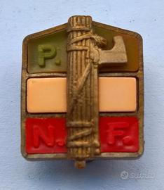 Distintivo epoca fascista membri P.N.F. di 3' tipo