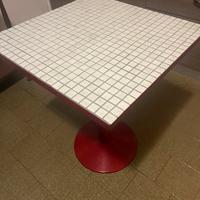 13 tavoli colorati menta e rubino di design