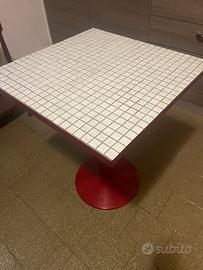 13 tavoli colorati menta e rubino di design