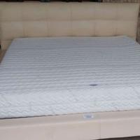 Letto matrimoniale in pelle beige