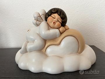 Thun angelo grande su nuvola