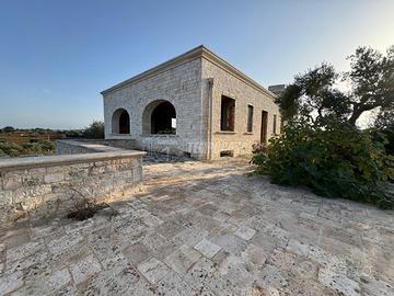 Masseria con piscina nelle suggestive campagne di