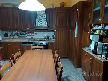 cucina completa di elettrodomestici