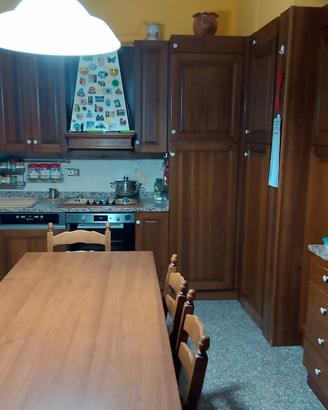 cucina completa di elettrodomestici