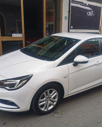 Opel Astra 1.6 CDTi 5 porte 95 cv berlina neo pate