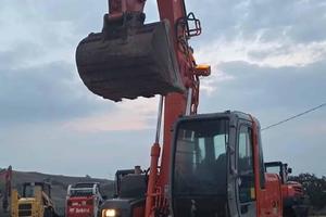 HITACHI ZX130