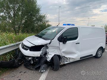 OPEL VIVARO INCIDENTATO
