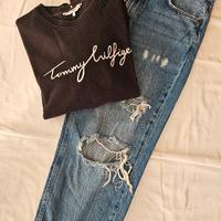 completo felpa Tommy Hilfiger e jeans strappato