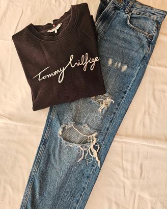 completo felpa Tommy Hilfiger e jeans strappato