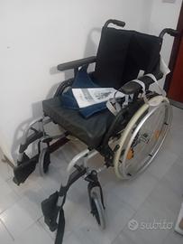 Carrozzina per disabili/anziani .