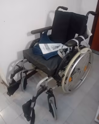 Carrozzina per disabili/anziani .