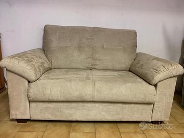 Divano due posti abbondanti
