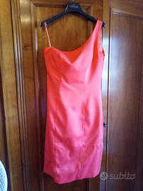 abito elegante con fiocco e stola