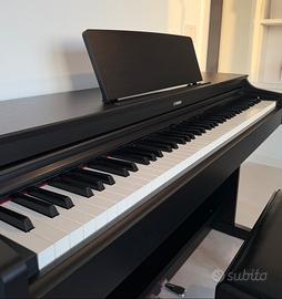 Pianoforte digitale Yamaha YDP-163 + Sgabello nero