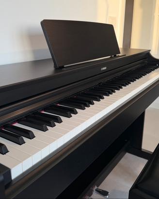 Pianoforte digitale Yamaha YDP-163 + Sgabello nero