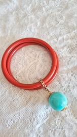 Bracciale rigido in resina con pendant a sfera