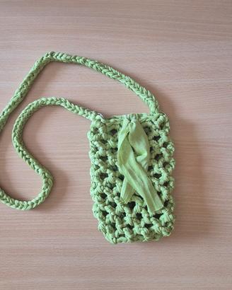 Pochette uncinetto per telefono con tracolla