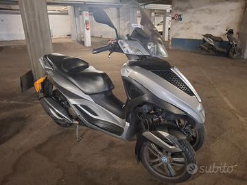 Piaggio MP3 125 cc.