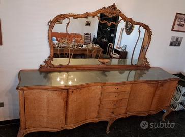 mobile stile antico con specchio grande