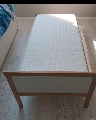 lettino montessoriano IKEA