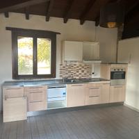 Cucina completa con elettrodomestici