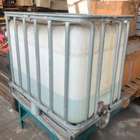 Serbatoio acqua con gabbia