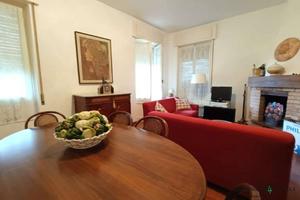 Appartamento di 140 m² con 4 locali e posto auto a