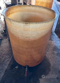 Botti in vetroresina con coperchi