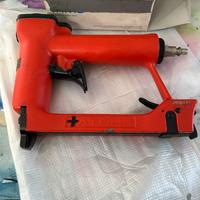 Cucitrice professionale ATRO+10000 graffette.