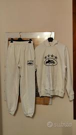 Felpa e pantalone corteiz