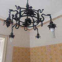 Lampadario in ferro nero 
