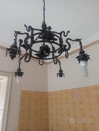Lampadario in ferro nero 