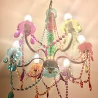 Lampadario colorato in stile vintage