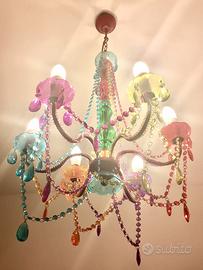 Lampadario colorato in stile vintage