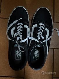 Vans Nere