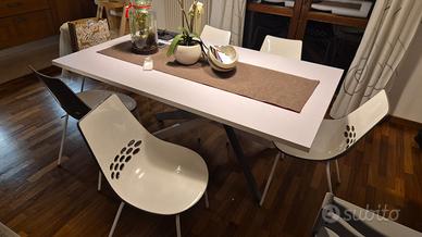 tavolo allungabile  e 6 sedie calligaris