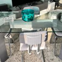 Tavolo da pranzo/soggiorno e 4 sedie