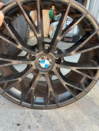 Cerchio in lega nero 19 pollici per BMW con stemma