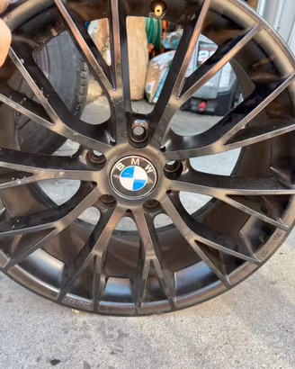 Cerchio in lega nero 19 pollici per BMW con stemma