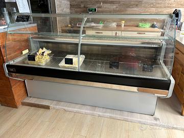 Bancone a vetrina refrigerato
