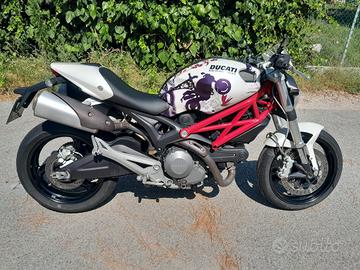 Ducati Monster 696